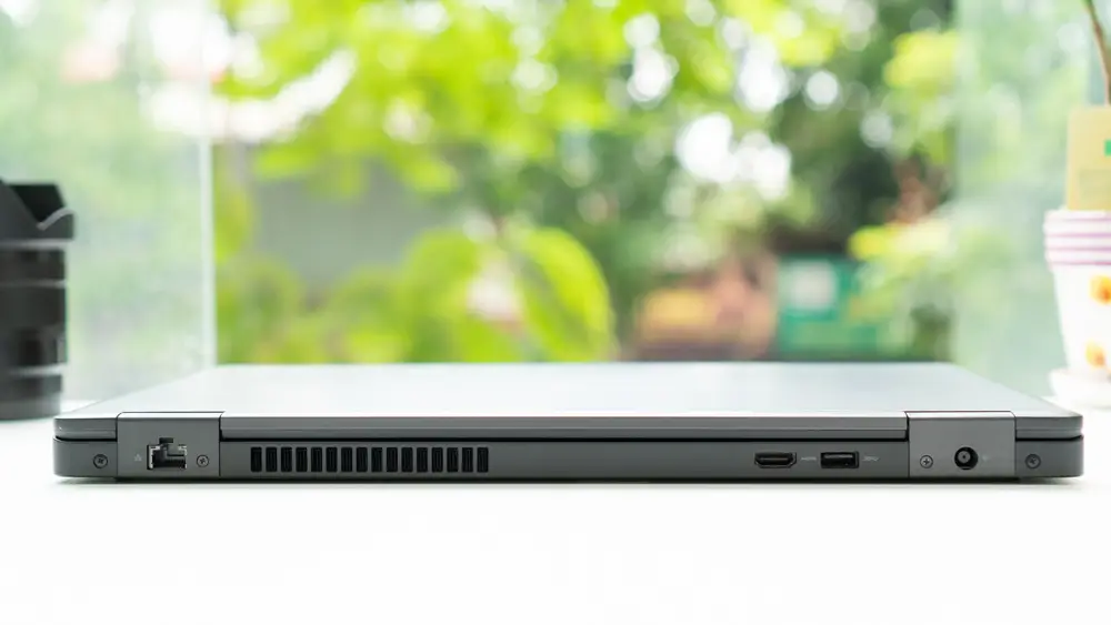 لپ تاپ Dell Latitude E5590 i5 8225U/16GB/ 256GB/Intel HD